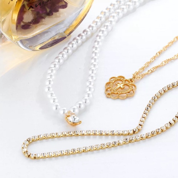 ‼️3/$30 Pearl Boho Multilayer Heart Gold Necklace - Picture 4 of 7